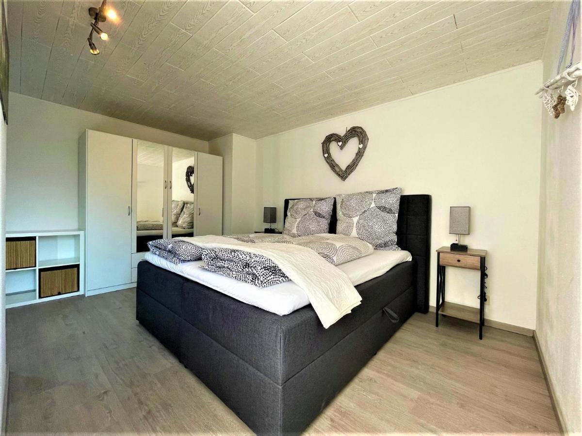 ブライTraumhafter Moselblick, Garten & Lounge, Boxspringbett, Top Lageアパートメント エクステリア 写真
